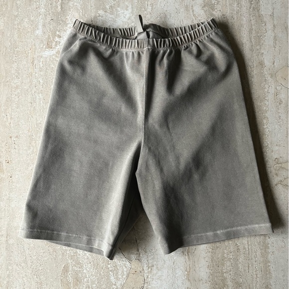 NWOT SKIMS Shorts XS - Picture 2 of 4